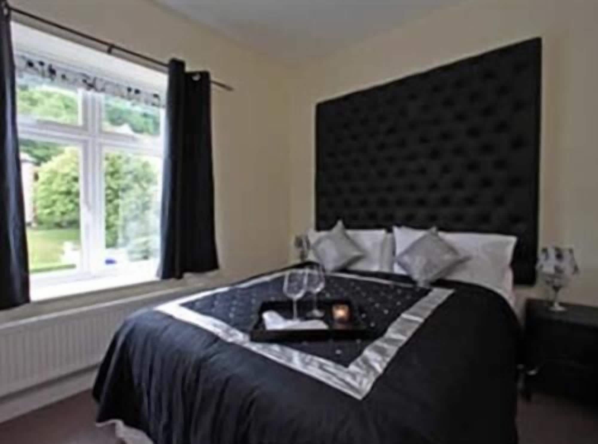 Space Boutique B&B - With Free Private Car Park Llandudno Exterior foto